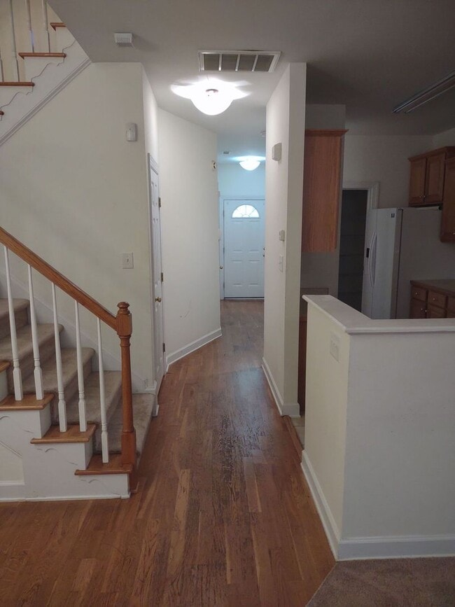 Building Photo - COMING SOON!! Lovely 2 Bedroom House | Gre...