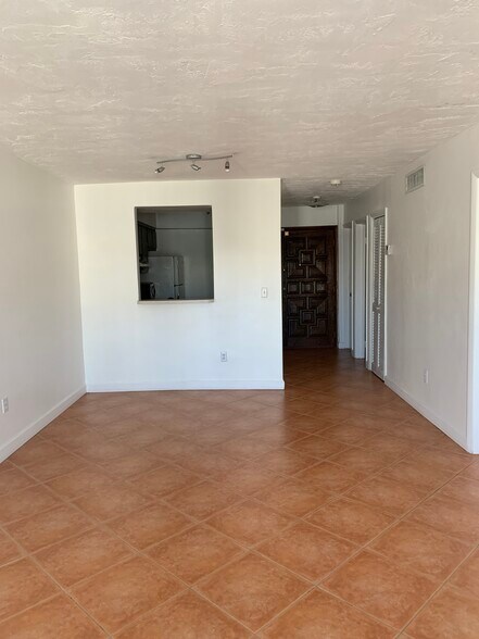 Building Photo - 411 Anastasia Ave