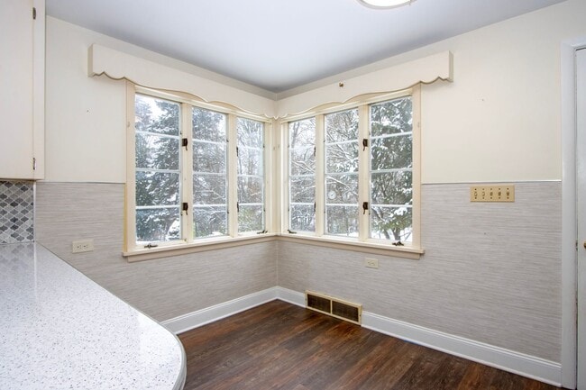 Building Photo - Two bedroom single-family home