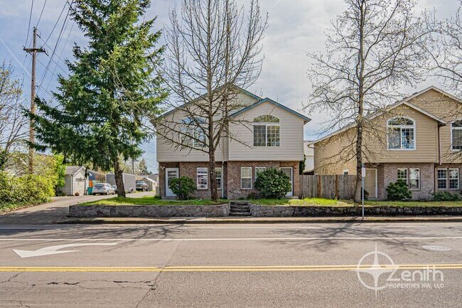 Building Photo - 705 E 39th St