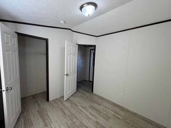 Building Photo - 44 Pineland Park Rd