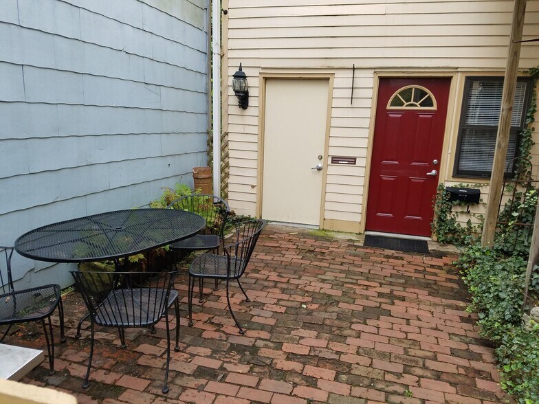 Building Photo - 3 W Hollister St