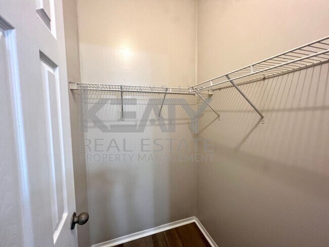 Building Photo - 113 Country Ln