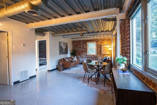 Building Photo - 15 Burbank Dr NW