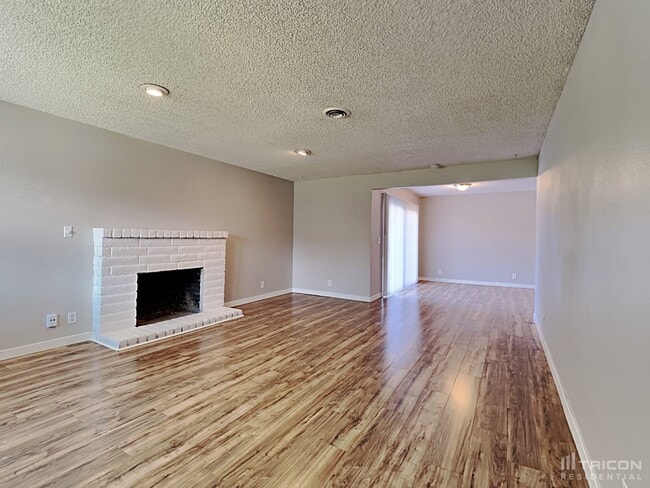 Building Photo - 1373 Hobart Dr