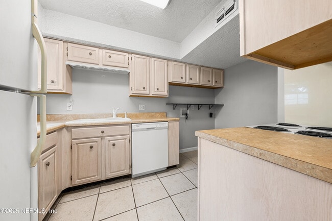 Building Photo - 303 Kettering Terrace