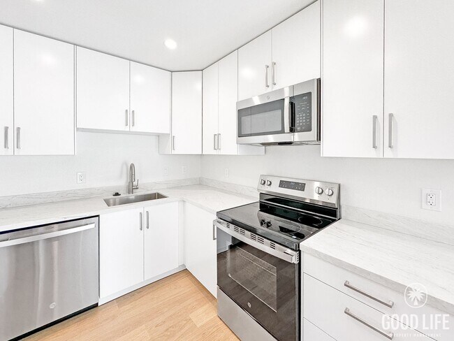 Building Photo - Modern Coastal Living in Solana Beach