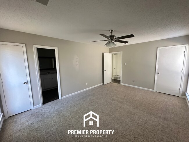 Building Photo - Charming 3 Bedroom Home for Rent in Memphis | High Ceilings, Fireplace & Fenced Yard