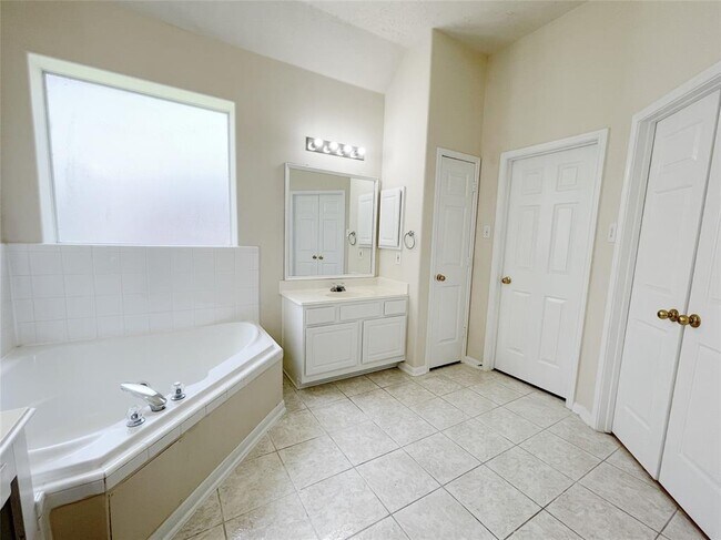 Building Photo - 1523 Turret Crown Dr