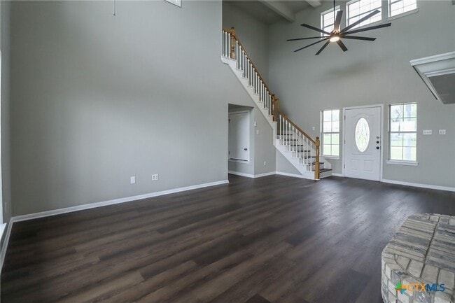 Building Photo - 1810 Mesa Oaks Cir