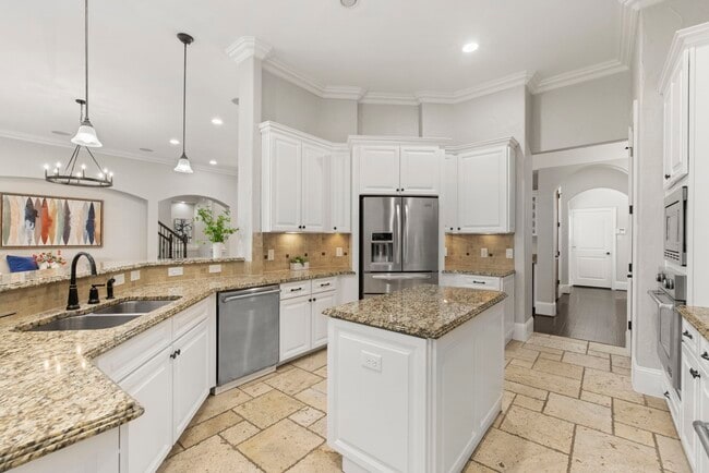 Building Photo - 26214 Kingsgate Ln