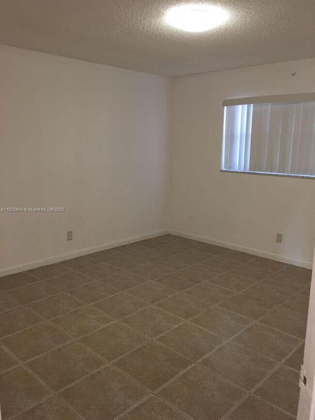 Building Photo - 8060 N Colony Cir