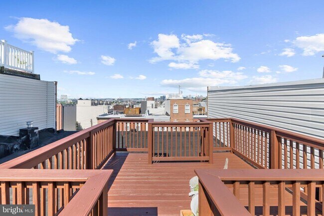 Building Photo - 1005 Baylis St