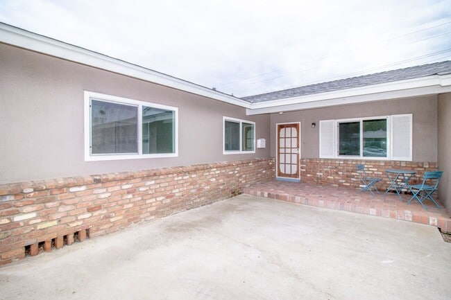 Building Photo - Expansive Four-Bedroom In Highly Desirable City Of Redlands!