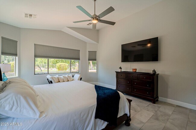 Building Photo - 2401 E Sequoia Dr