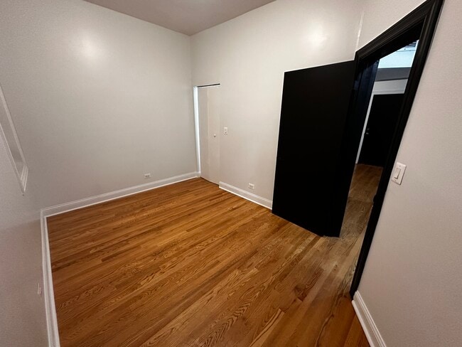 Building Photo - 4759 N Lincoln Ave