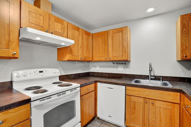 Building Photo - 1920 S Alpine St