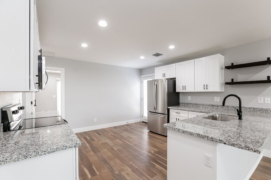 Building Photo - 3862 W Tamarisk St