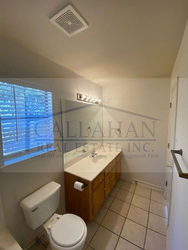 Building Photo - Sherwood 2 Bedroom Townhome