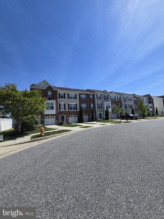 Building Photo - 7720 Village Park Dr