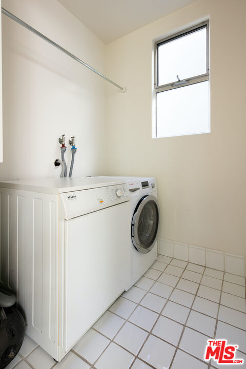 Building Photo - 2217 Grand Canal