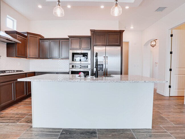 Building Photo - 392 Frodsham St