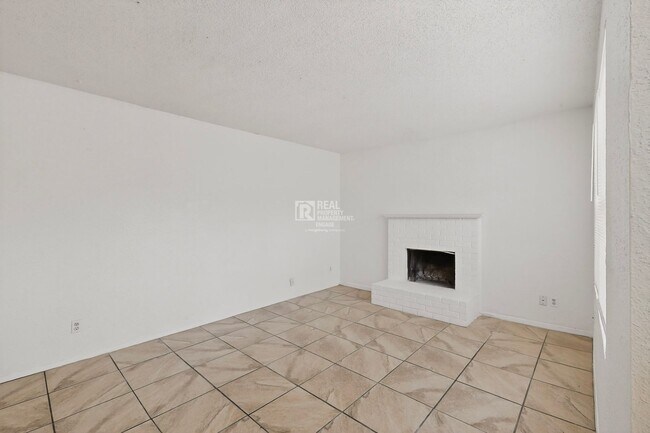 Building Photo - 6808 Trail Lake Dr