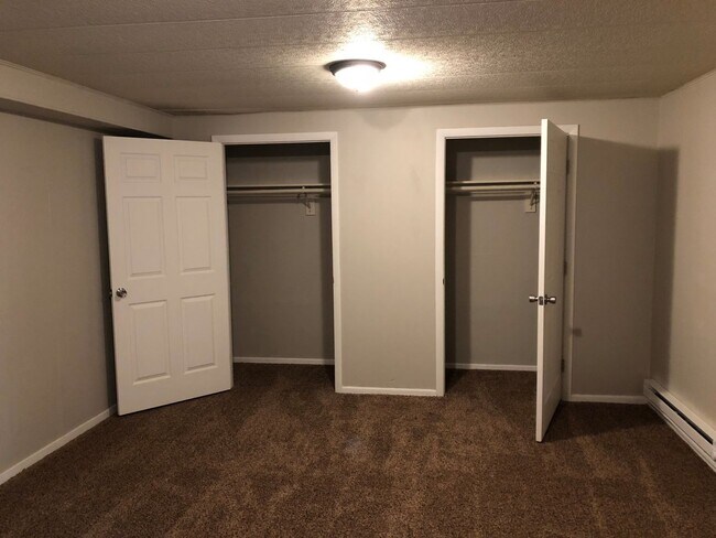 Building Photo - Spacious Basement Apartment in Downtown Ca...