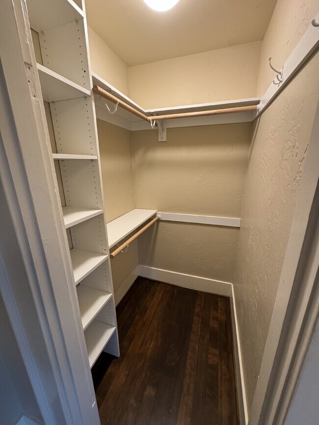 Building Photo - 1 Bedroom SW Portland / Large Backyard / Easy Access to OHSU and Downtown