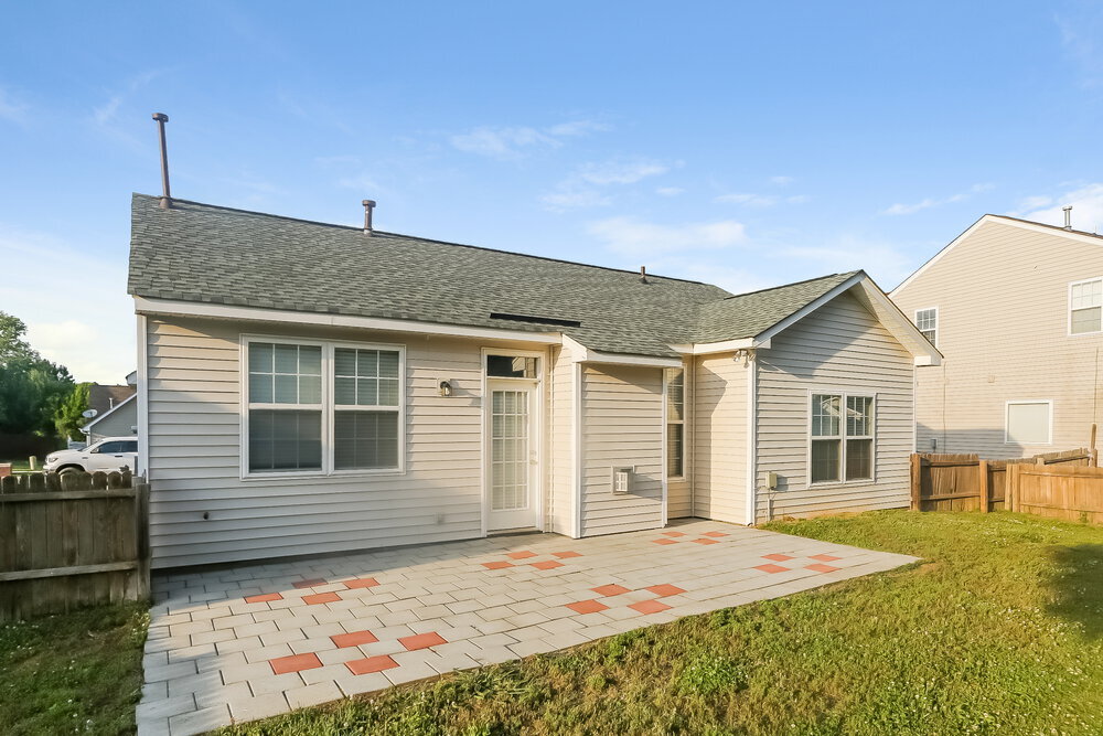 Building Photo - 5821 Briggs Dr