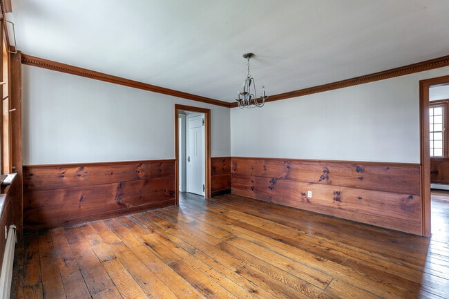 Building Photo - 8 Southbury Rd
