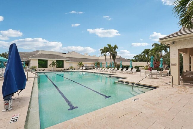 Building Photo - 561 Fallbrook Dr