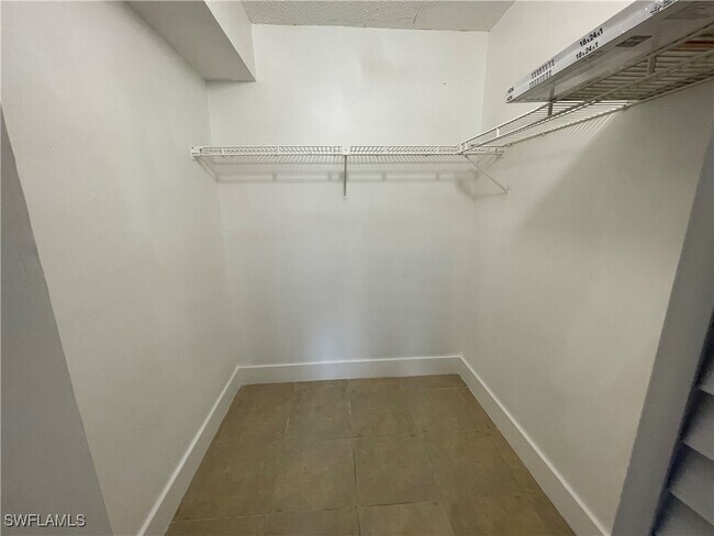 Building Photo - 5323 Summerlin Rd