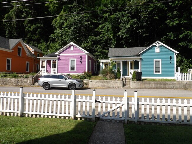 Building Photo - 604 Taylor Ave