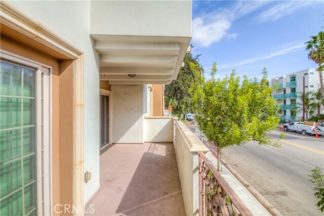 Building Photo - 4551 Coldwater Canyon Ave