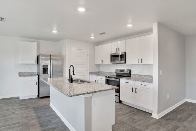 Building Photo - 2022 Built 4 Bed/2 Bath Smart-Home within ...