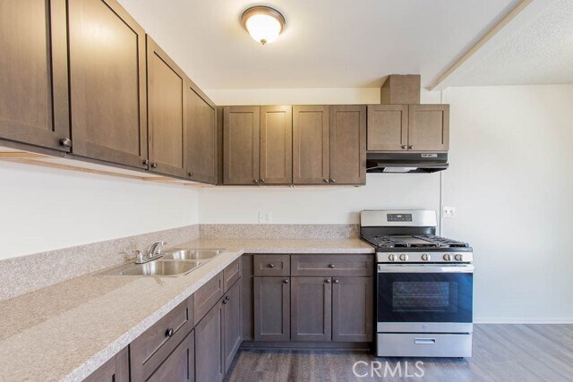 Building Photo - 930 N Stanley Ave