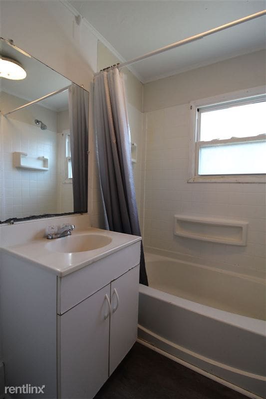 Building Photo - 809 S Division St