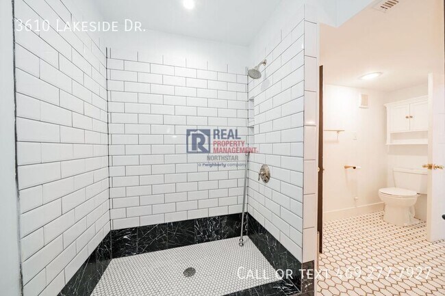 Building Photo - 3610 Lakeside Dr