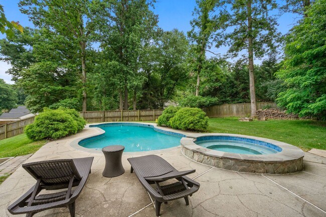 Building Photo - 9633 Cinnamon Creek Dr
