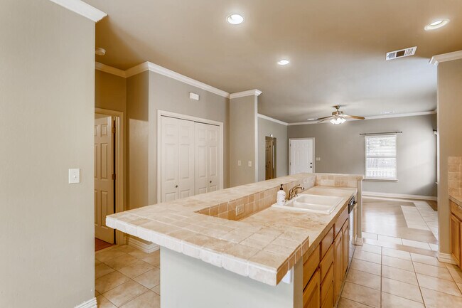 Building Photo - 2113 Thrasher Ln