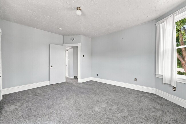 Building Photo - 67 Oregon Ave