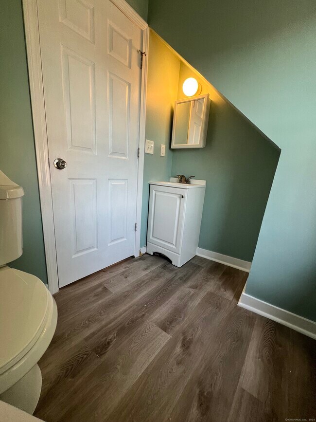 Building Photo - 15 Huntington St