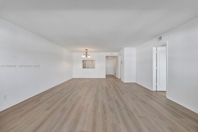 Building Photo - 3111 NE 51st St