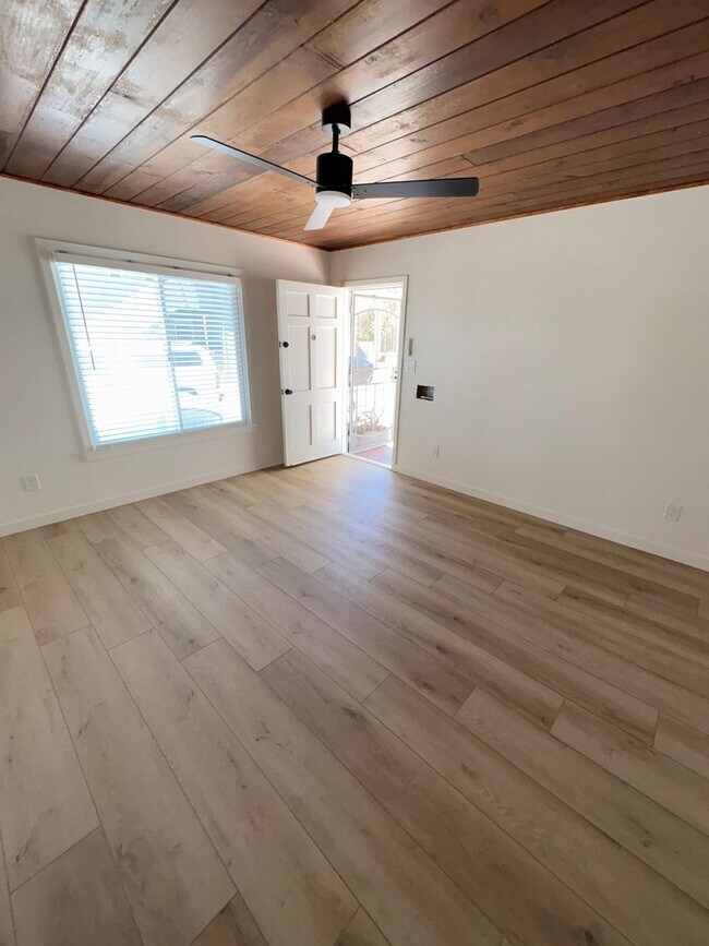 Building Photo - 8 Santa Ana Ave