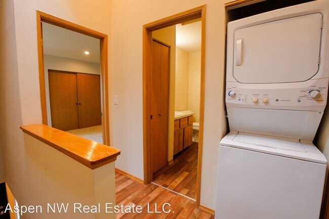 Building Photo - 2 br, 1.5 bath House - 451 S 328th Street B10