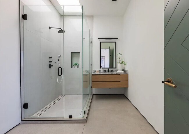 Building Photo - 13331 Mulholland Dr