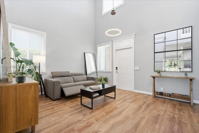 Building Photo - 920 Golden Cane Dr