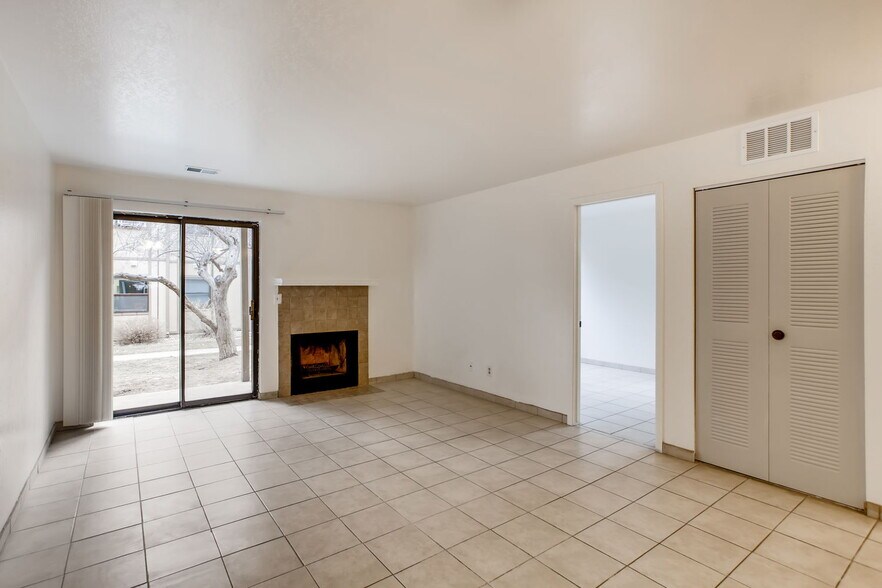 Building Photo - 225 E 8th Ave