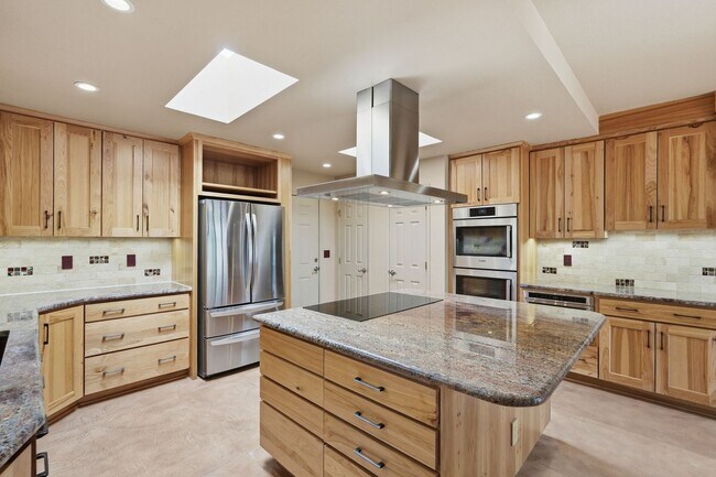 Building Photo - Pending/ Rented - Refined Desert Living in the Catalina Foothills